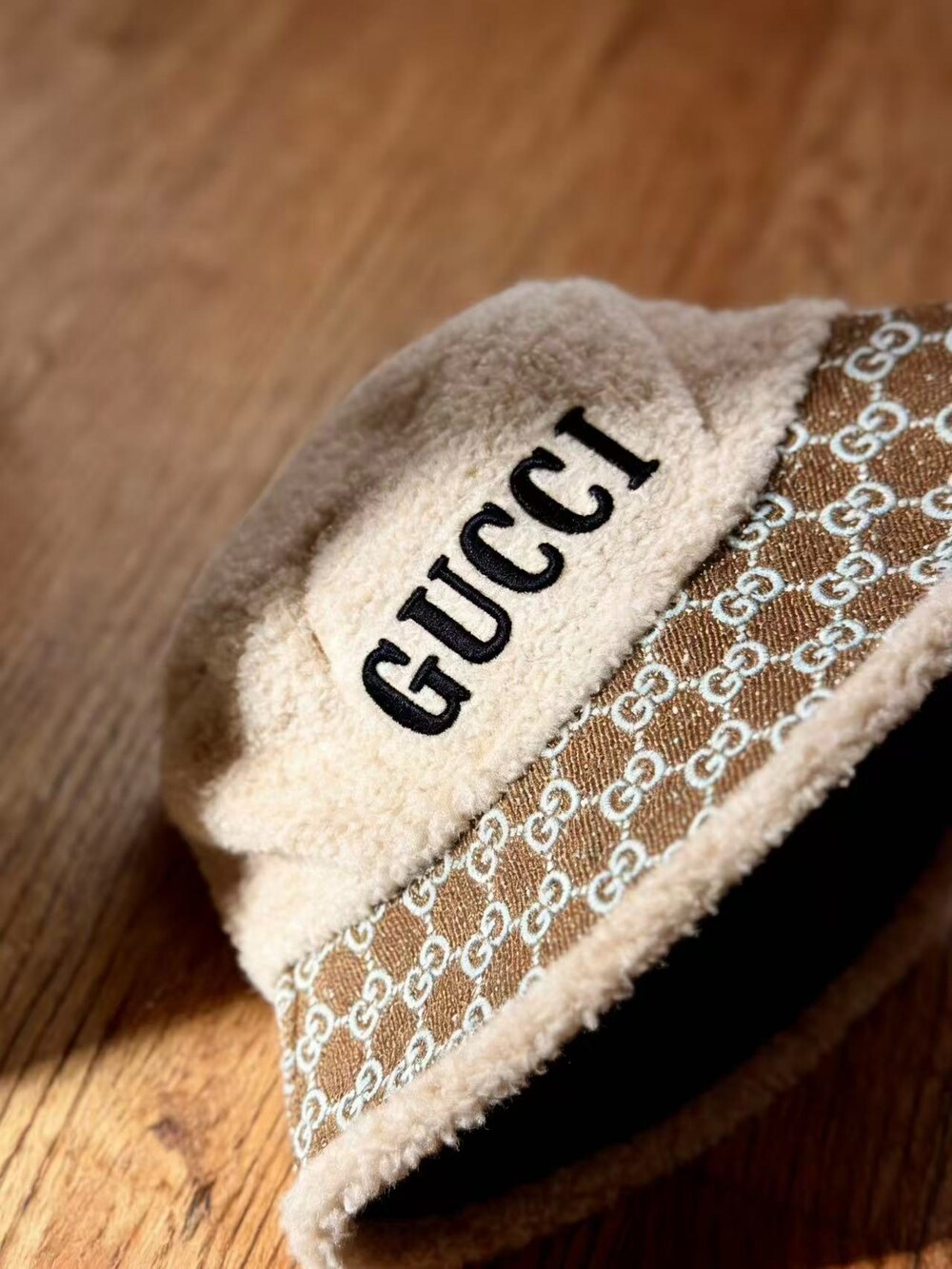Gucci Shearling  GG Canvas Bucket Hat - Picture 3 of 4